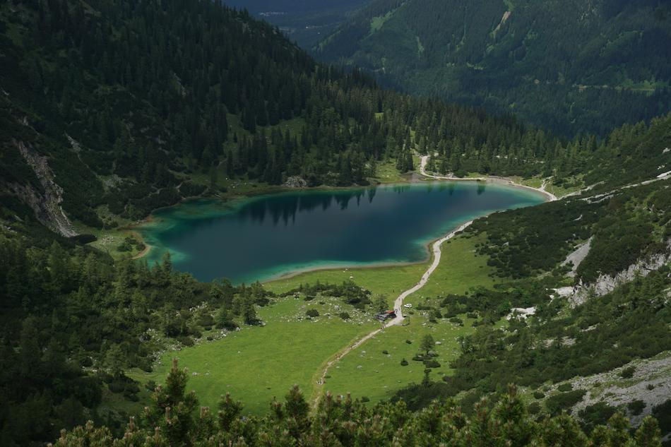 Lake Mountains