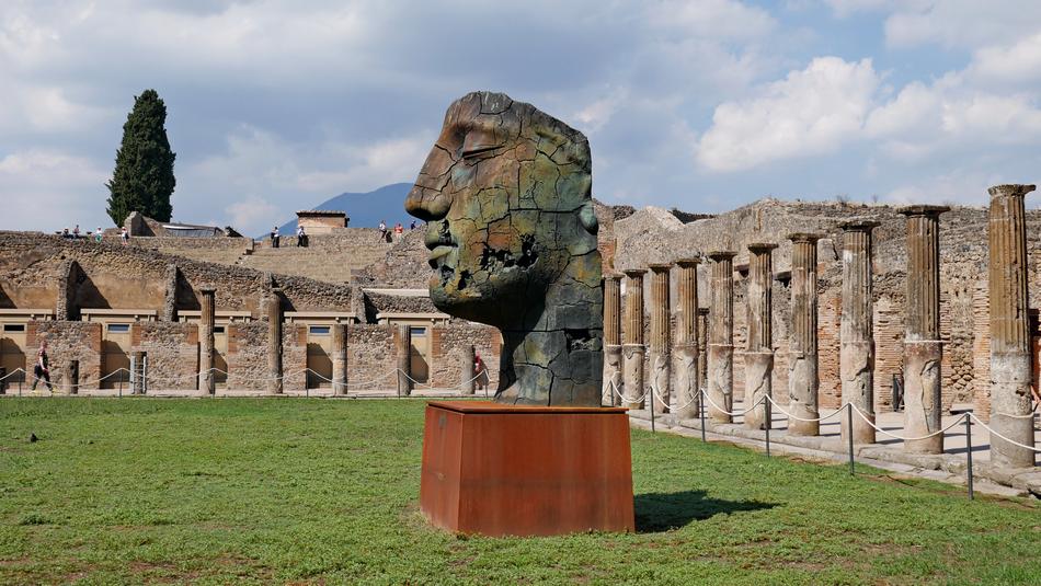 Italy Pompeii statue