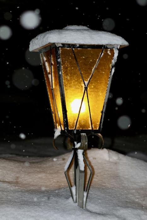 Lantern Light Snowfall