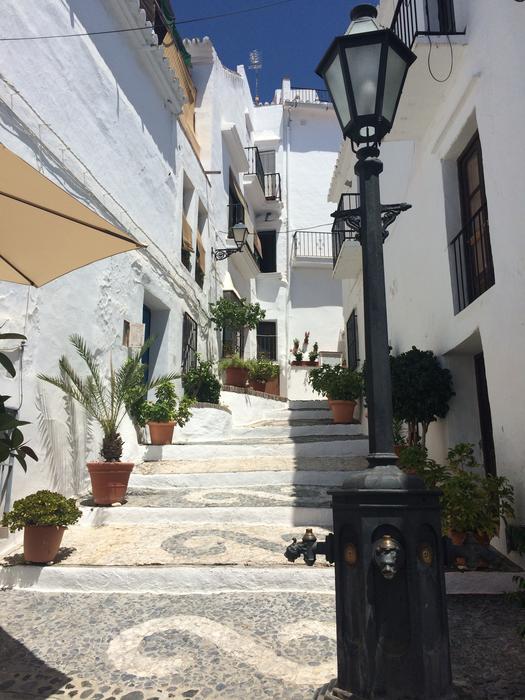Spain Alley White House