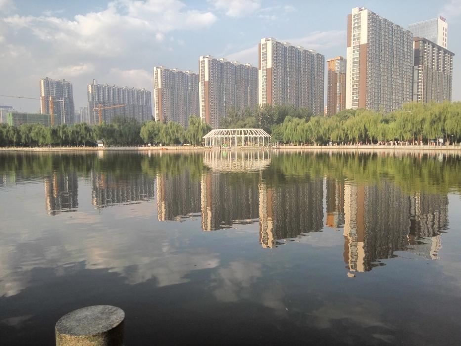 new condos in Park mirroring on Lake