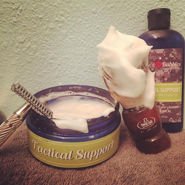 fragrant shaving foam and razor