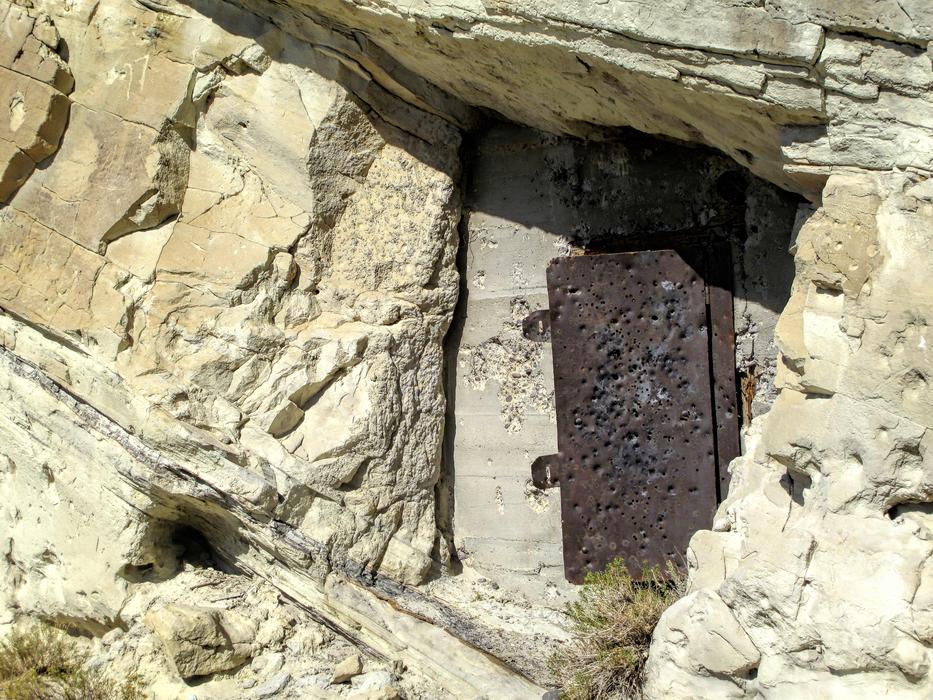 Natural Cliff Metal