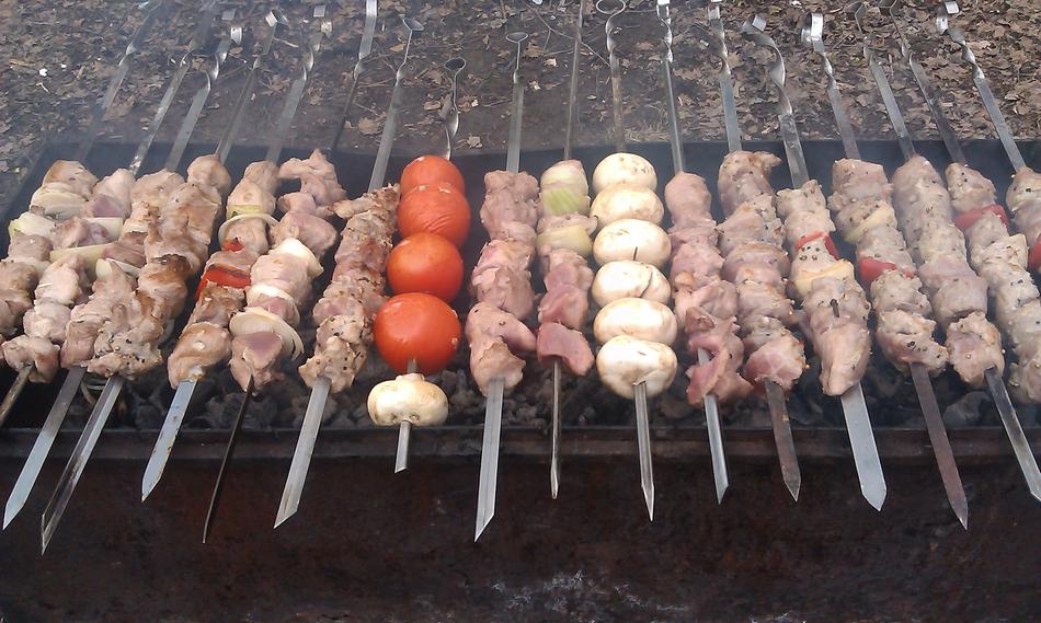Raw meat with grilled vegetables