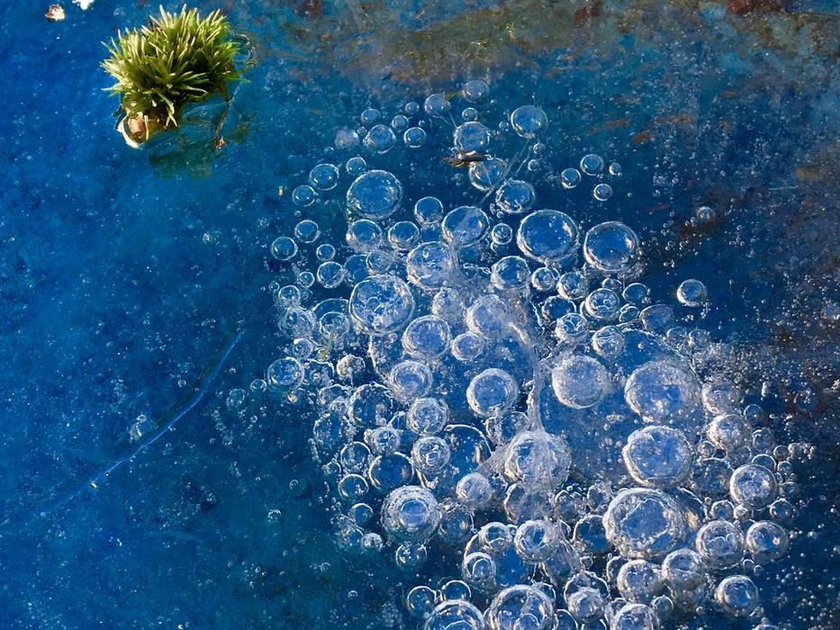 water with bubbles is beautiful