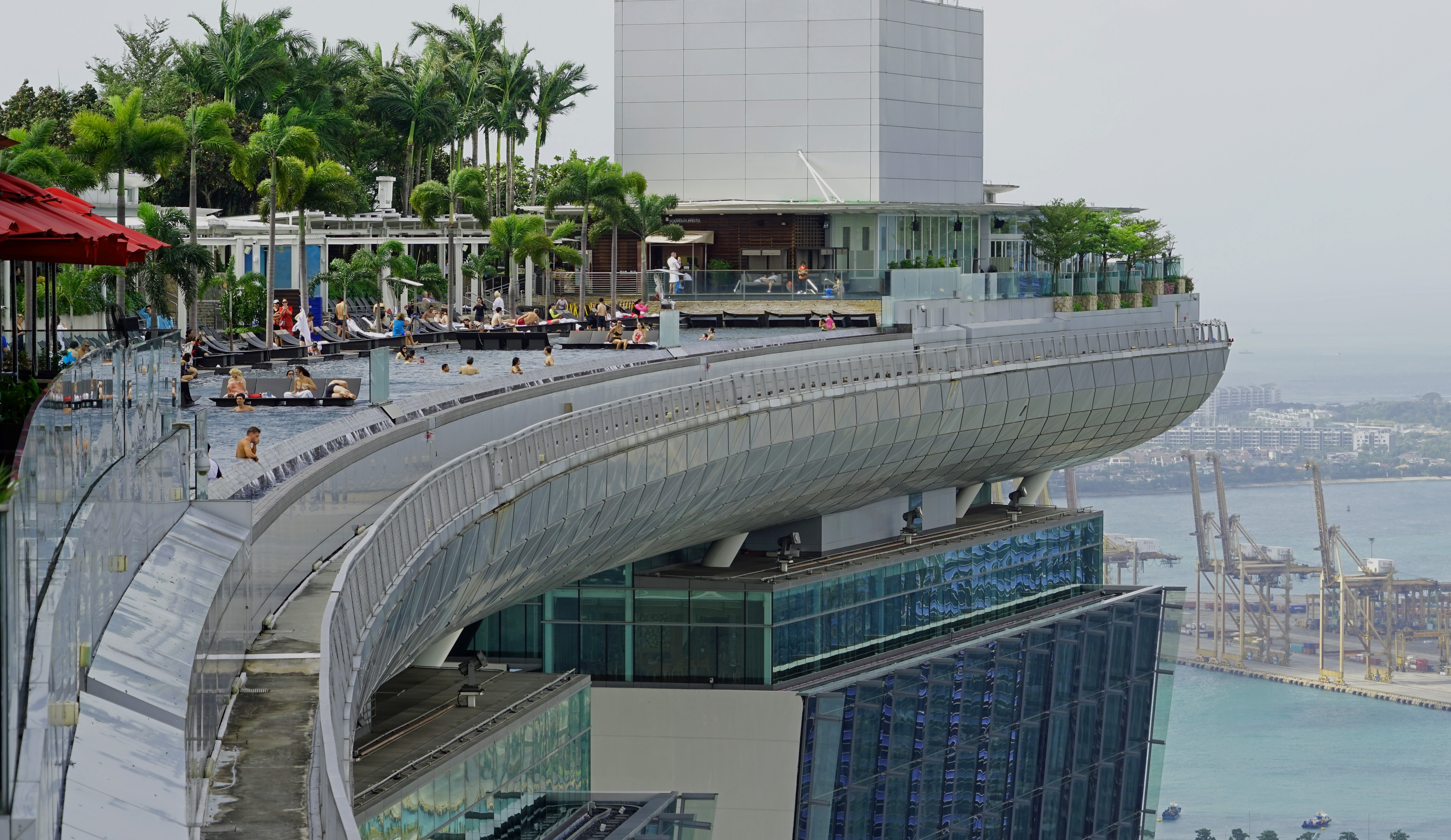Сингапур отель корабль на крыше бассейн