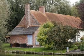 photo of a rustic cottage in France
