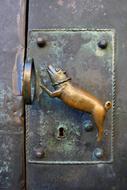 door handle in the form of a dog