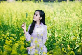 Girl Flower green grass