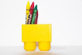 Crayons Red Green yellow