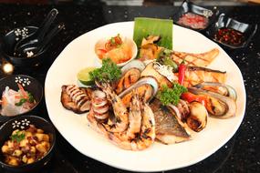 Seafood with vegetables in sauce