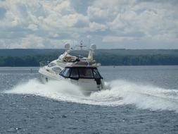 Speed Boat Irina sailing