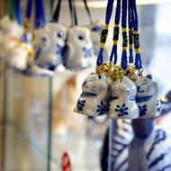 ceramic cats for memory for tourists
