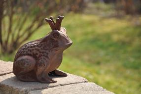 sculpture of a frog with a crown