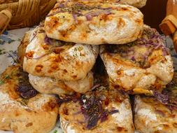 Bread Roll Piquant Red