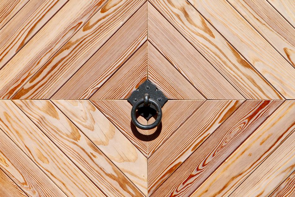 Wooden Door Call Waiting Ring