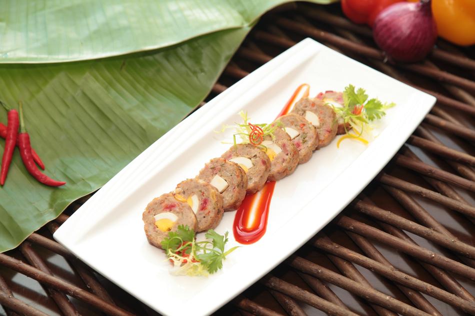 meat appetizers in sauce