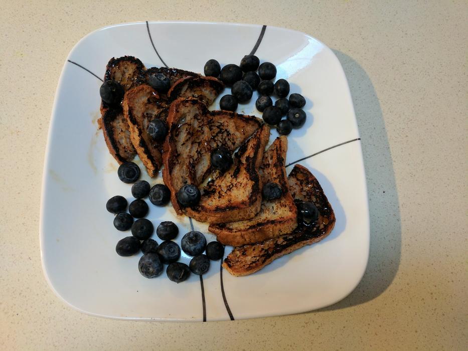 fried toast with berries