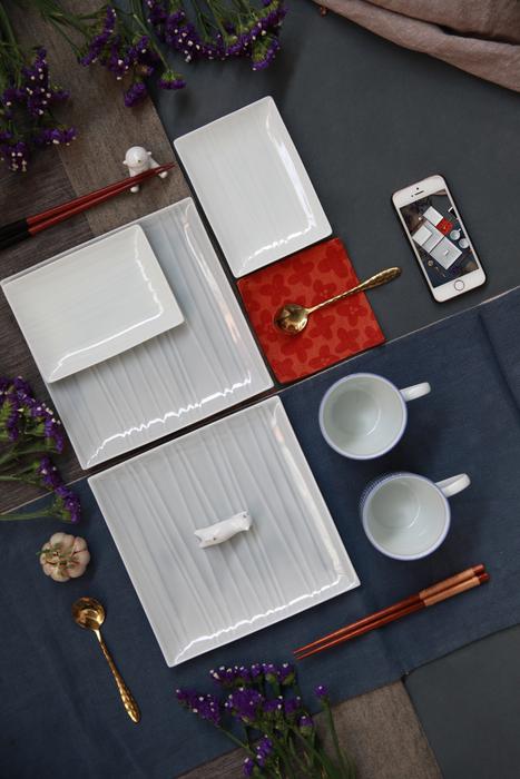 Tableware used to serve the dinner table