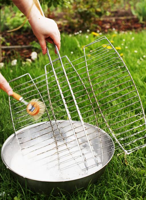 washing iron dishes