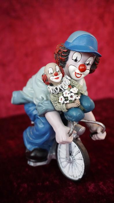 Clown Figures Bike Game