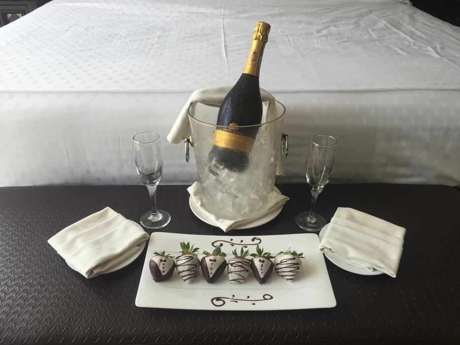 Chocolate Strawberries Champagne