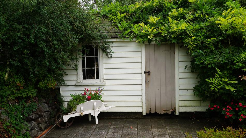 Hut Green Log Cabin