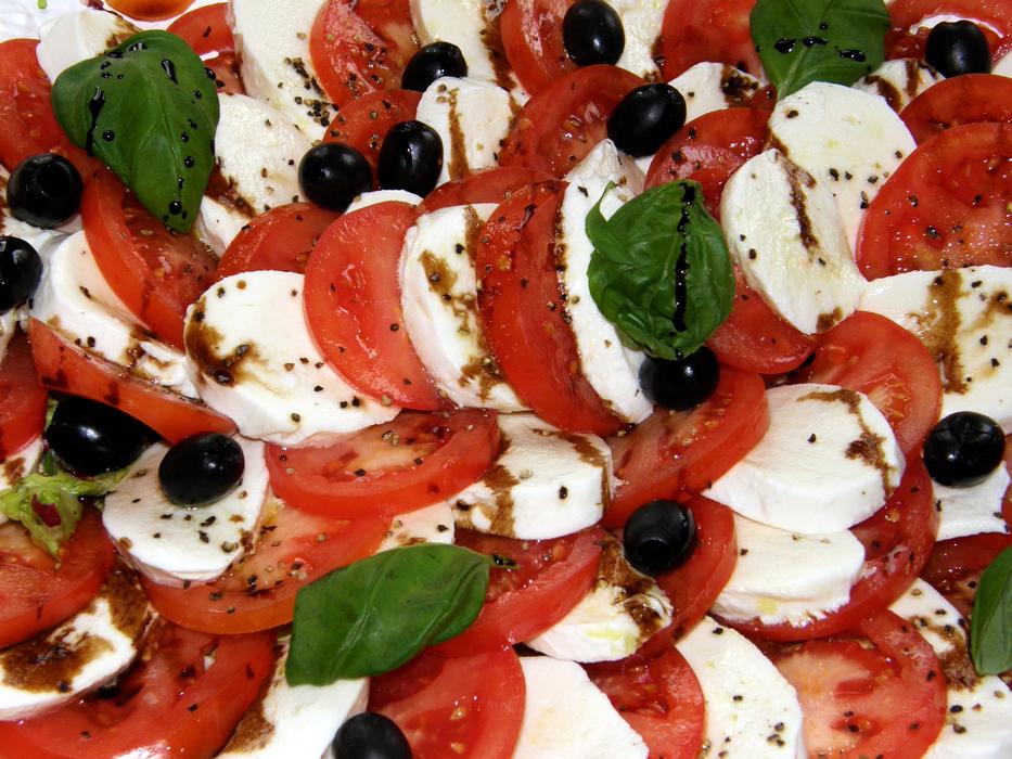 fresh tomatoes with mozzarella