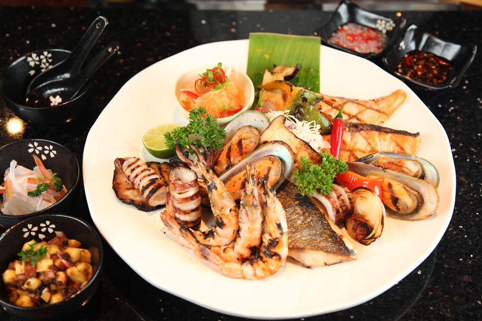 Seafood with vegetables in sauce