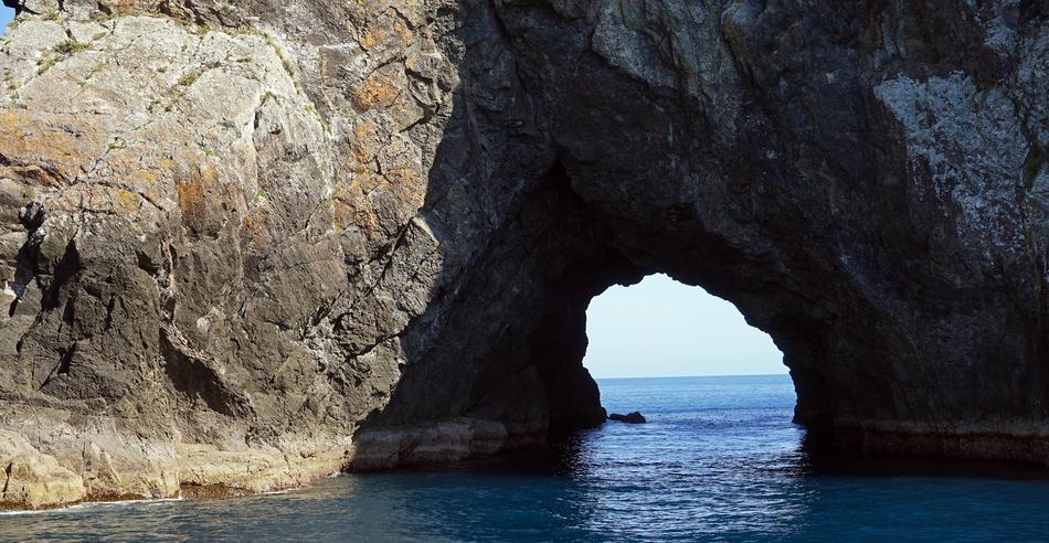 The Hole In Rock Piercy Island