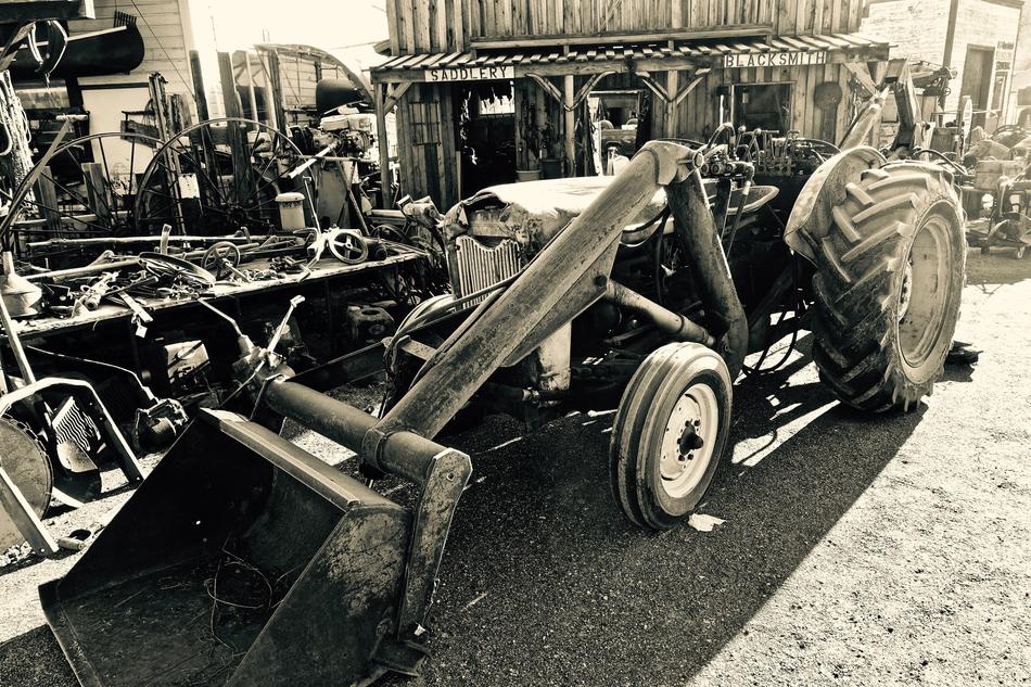 Tractor Old Used