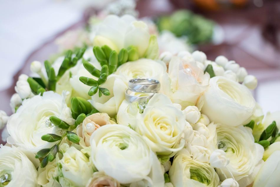 silver rose white rings