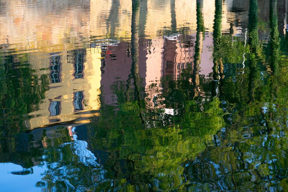 building Mirroring on Water Reflection