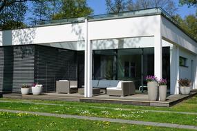 Facade House white