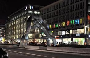 sculpture on KurfÃ¼rstendamm boulevard in Berlin