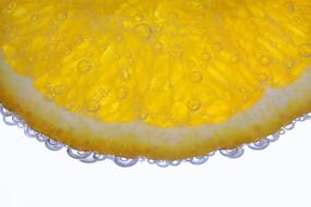 slice of lemon in bubbles of water