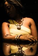 gold neck jewelry