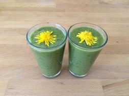 healthy smoothies decorated with flowers