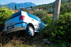 Accident Auto Broken