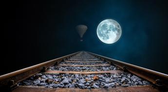 full moon gleise night balloon