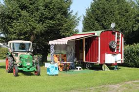 Tractor Bandwagon