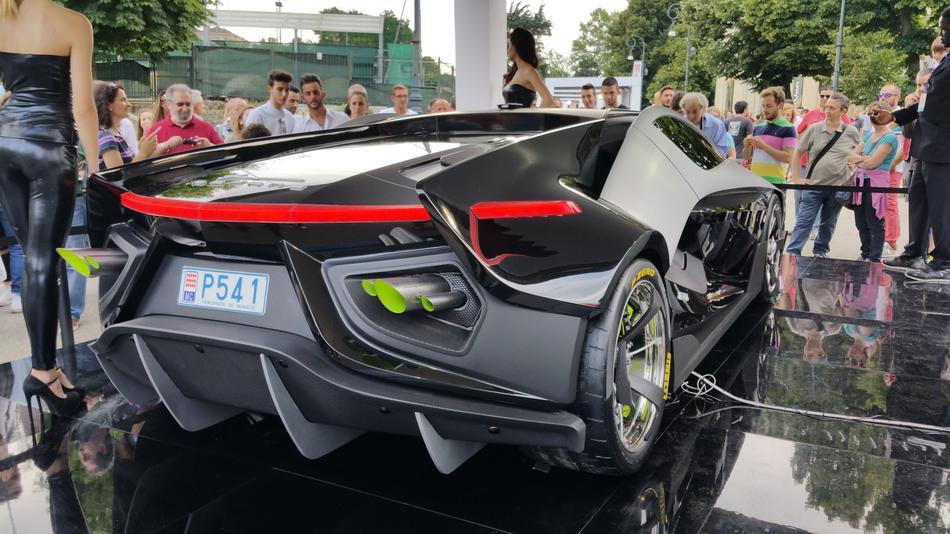 Windbreak Supercar Auto