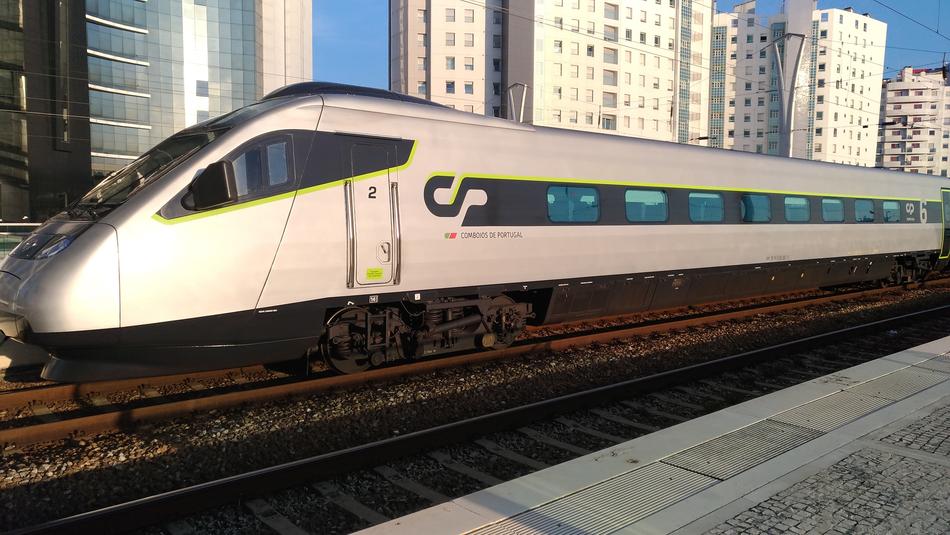 Train Alfa Pendular