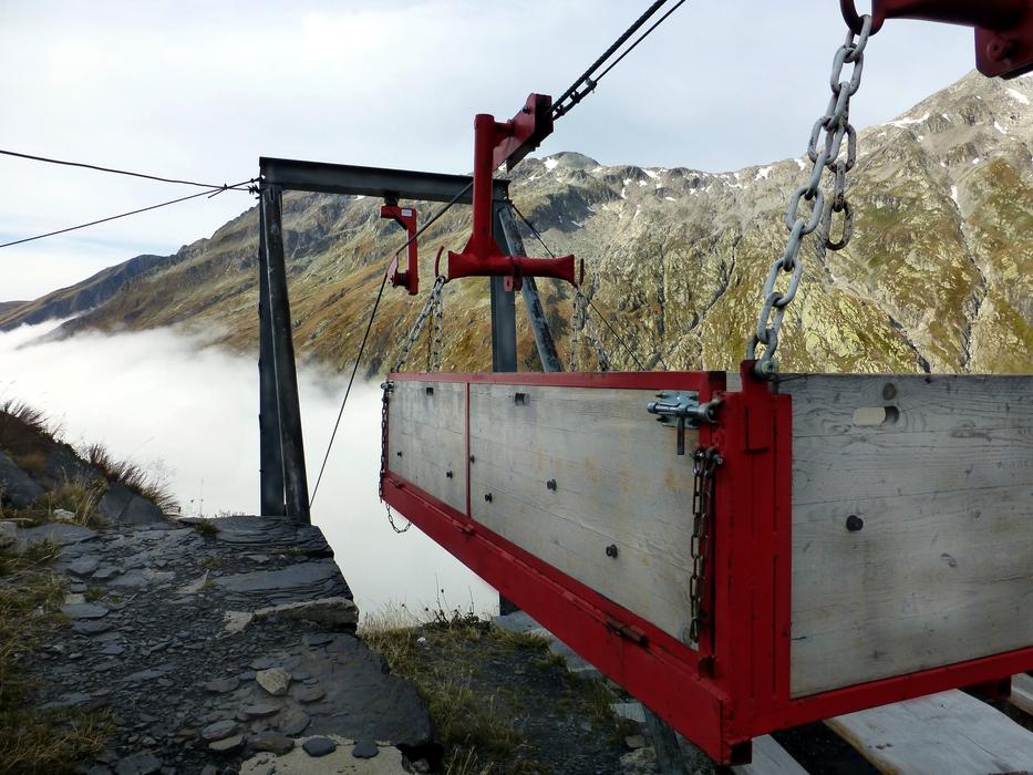 Material Lift High Mountains Fog