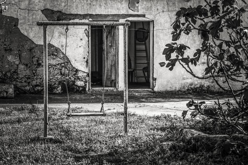 Swing Rusty Yard Old