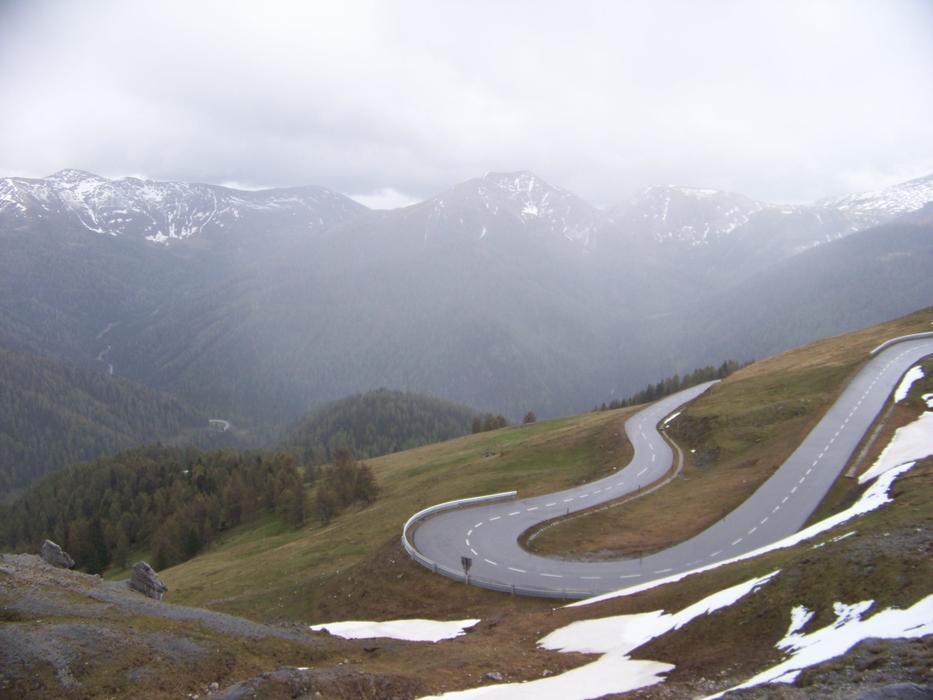 Serpentine Hairpin Turn Zig Zag