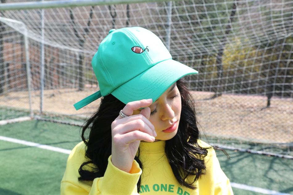 the pretty girl in the green hat