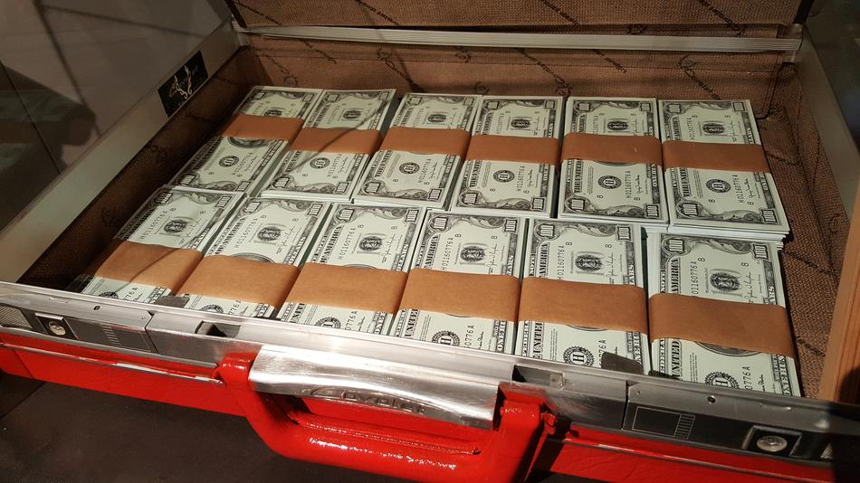 Money banknotes Trunk
