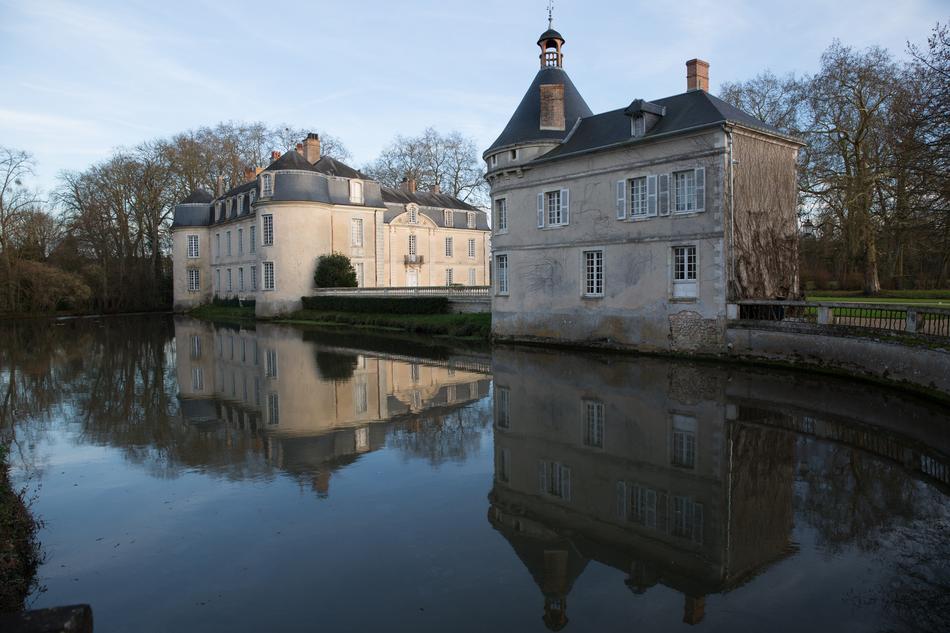 Castle Of Malicorne Sarthe Water