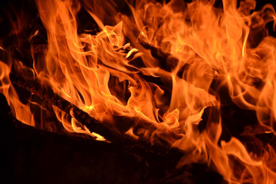 fire in the dark is beautiful.